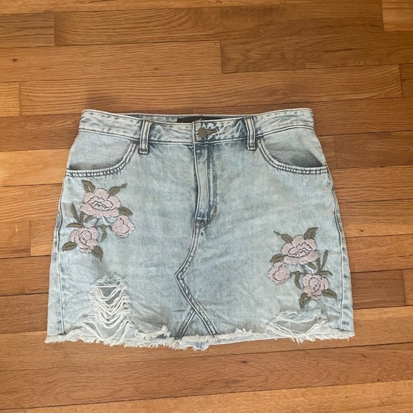 Hollister Light-Wash High-Rise Denim Skirt with Embroidered Flowers - Picture 1 of 4